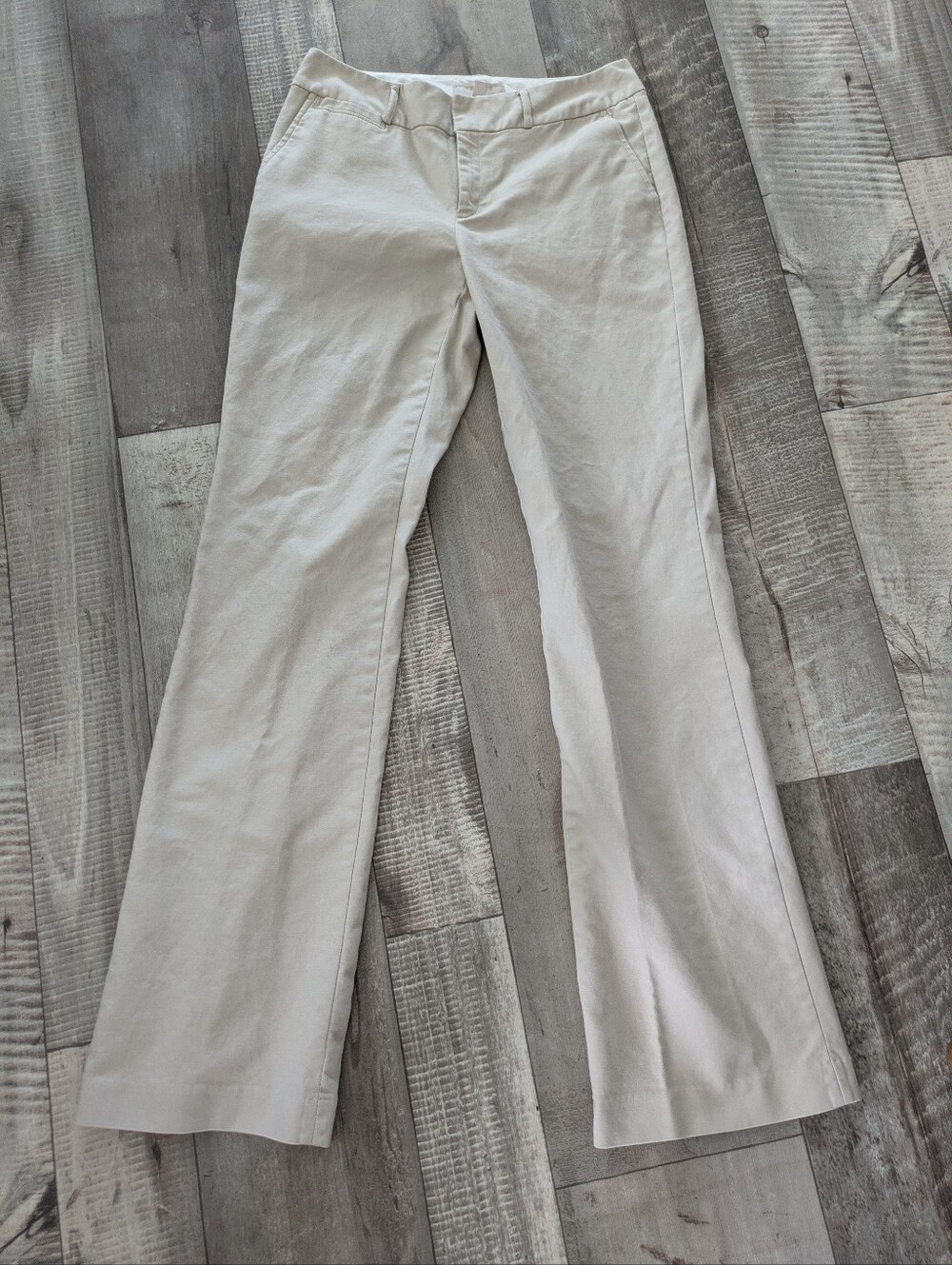 BANANA REPUBLIC JACKSON FIT women's khaki pants size 6 Long flare leg mid rise